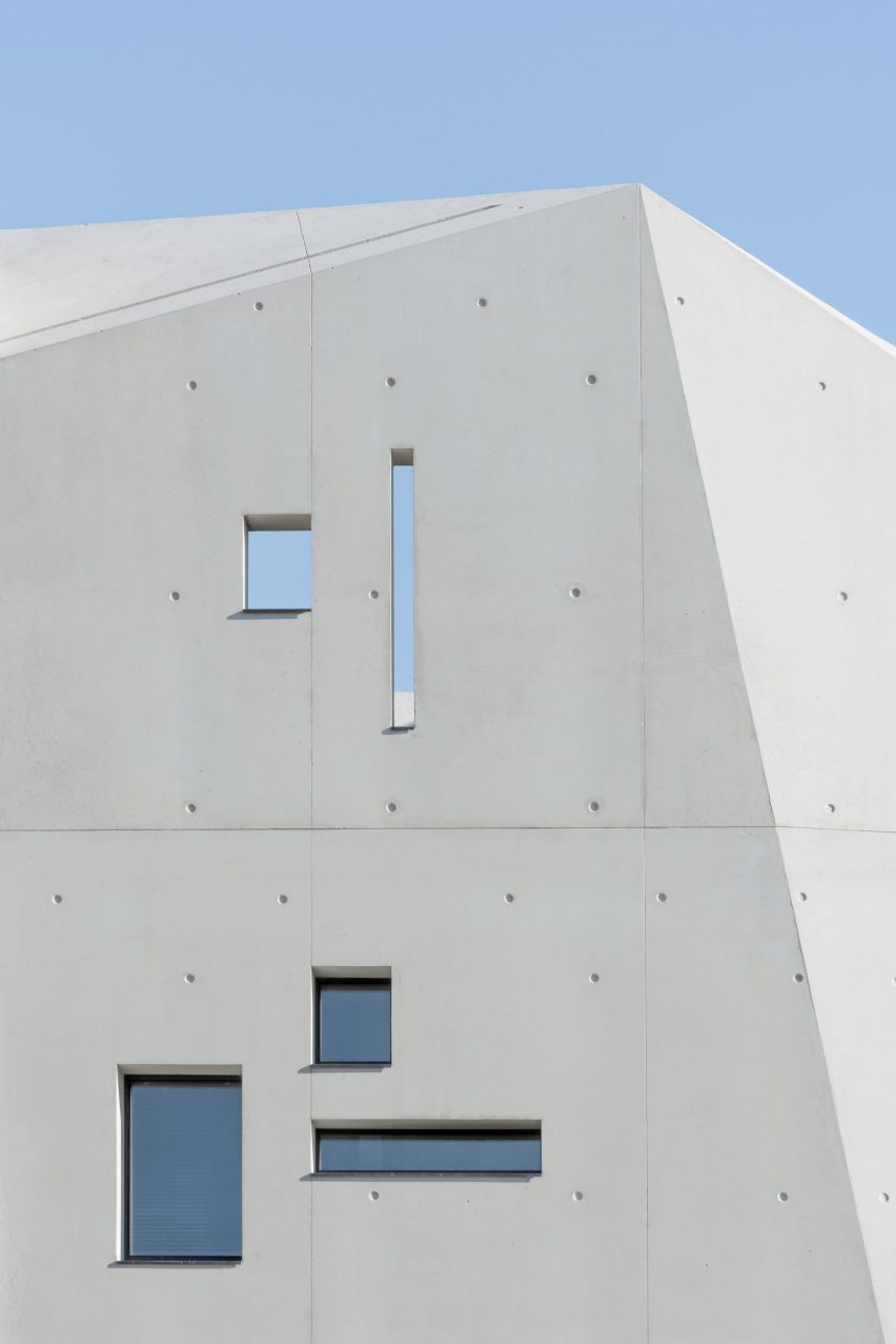 Benoit & Roselyne house by Dixneufcentquatrevingtsix