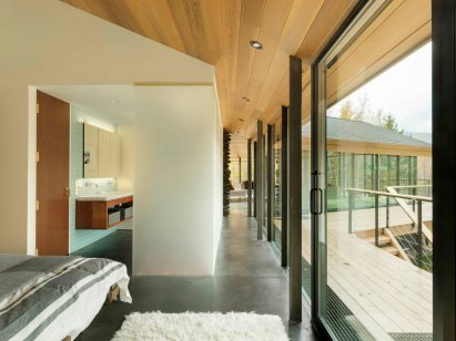 Glass Trefoil House by J Roc Design