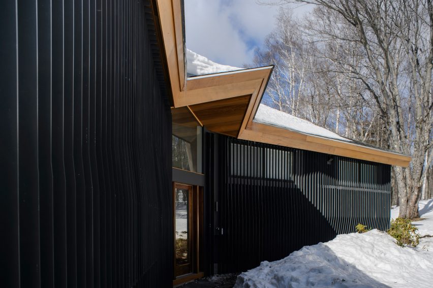 Glass Trefoil House by J Roc Design