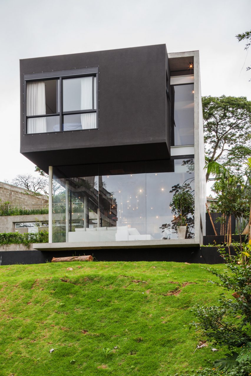 Mattos House by FGMF Arquitetos