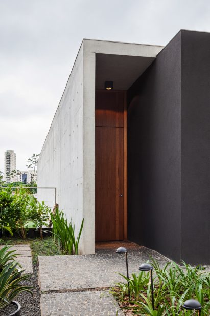 Mattos House by FGMF Arquitetos