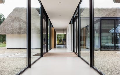 Modern countryside villa by MAAS Archicten