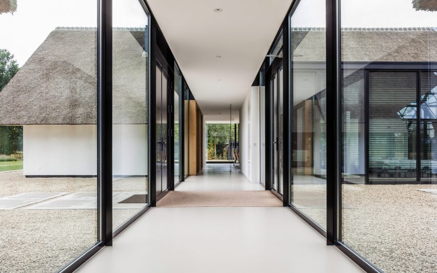 Modern countryside villa by MAAS Archicten