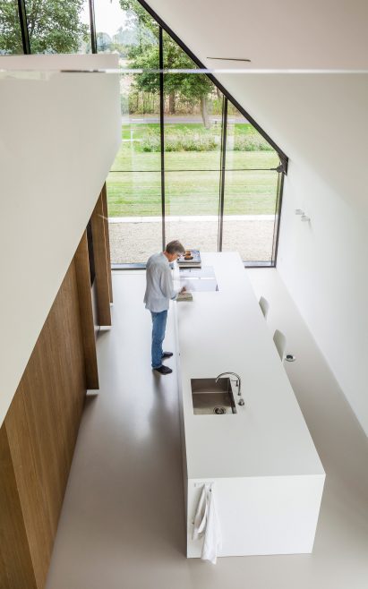 Modern countryside villa by MAAS Archicten