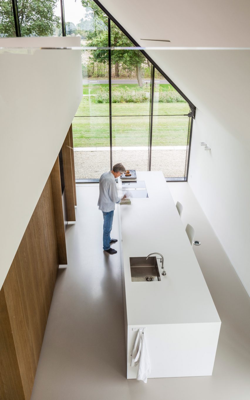 Modern countryside villa by MAAS Archicten
