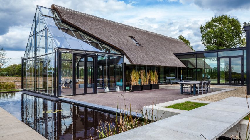 Modern countryside villa by MAAS Archicten