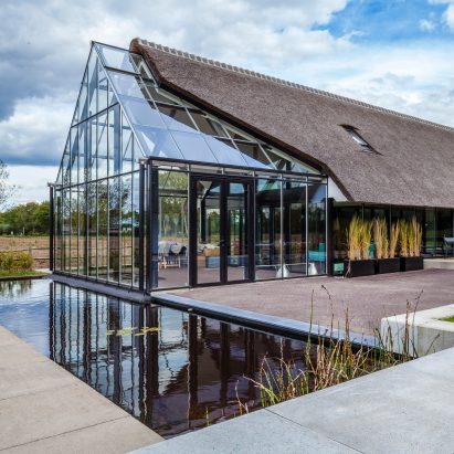 Modern countryside villa by MAAS Archicten
