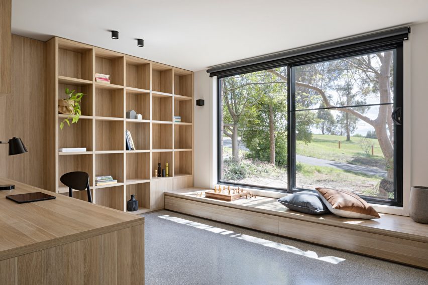 Ruffey Lake House by Inbetween Architecture