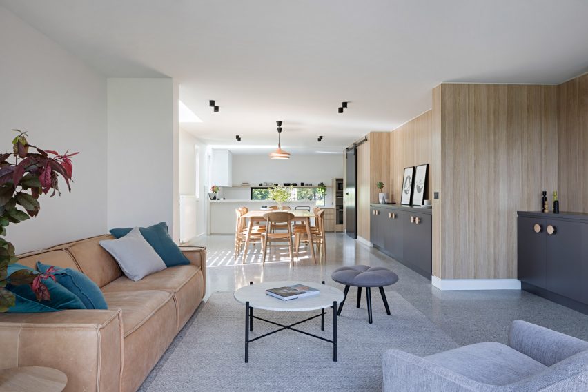 Ruffey Lake House by Inbetween Architecture