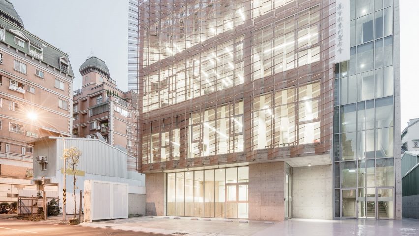 Tainan Tung-Men Holiness Church by MAYU architects+
