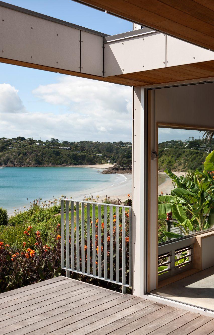 Waiheke Island House by Vaughn McQuarrie