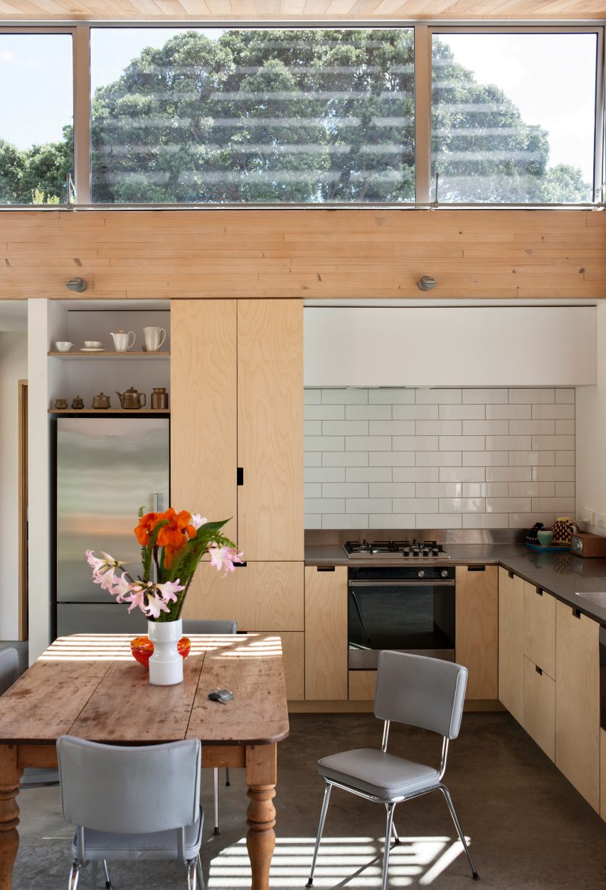 Waiheke Island House by Vaughn McQuarrie