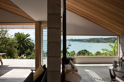 Waiheke Island House by Vaughn McQuarrie