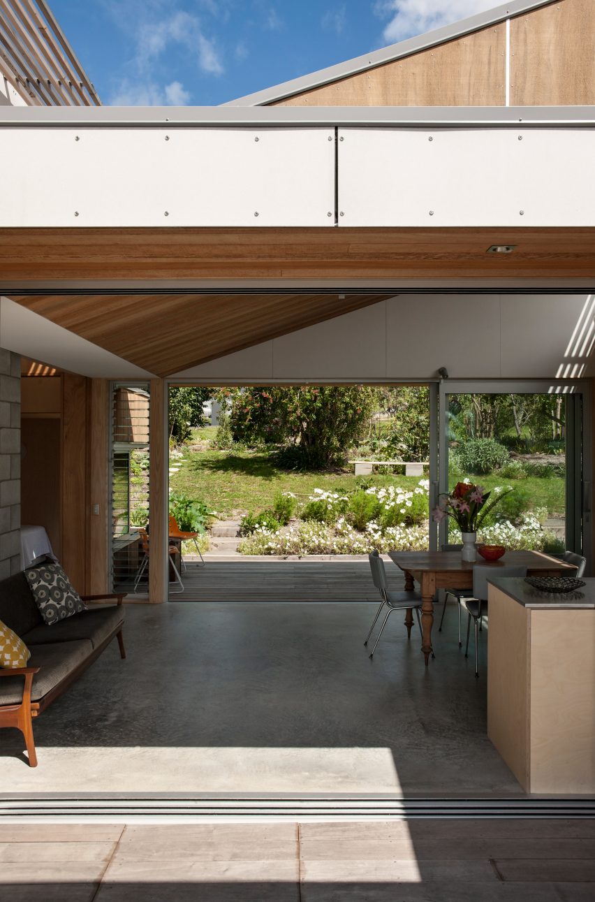 Waiheke Island House by Vaughn McQuarrie