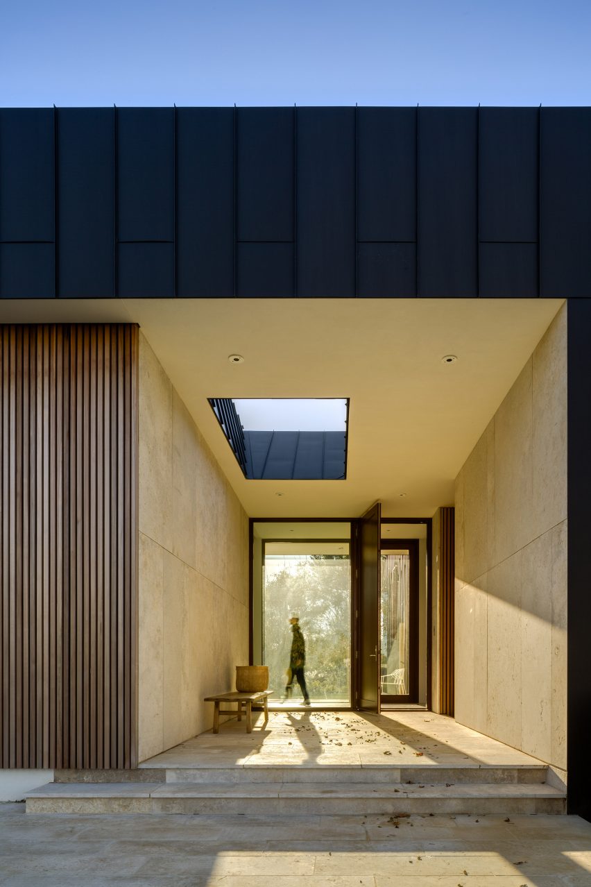 Watermill House by Office of Architecture