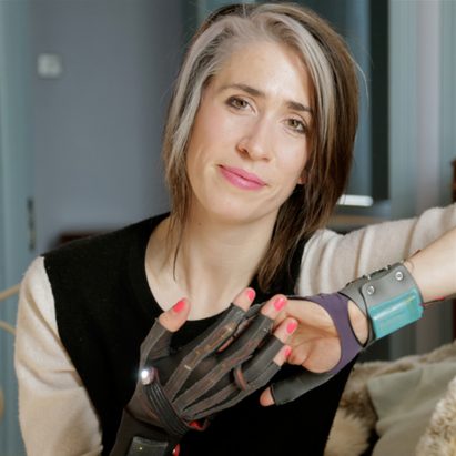 Imogen Heap develops gloves that make music through hand gestures