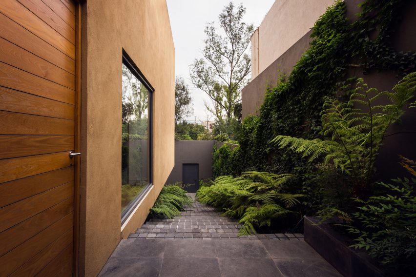 Carpinos House by Andres Stebelski