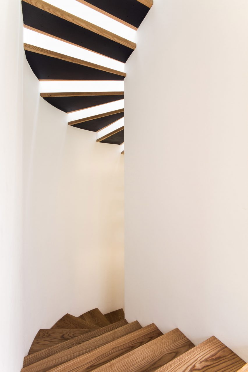 Carpinos House by Andres Stebelski
