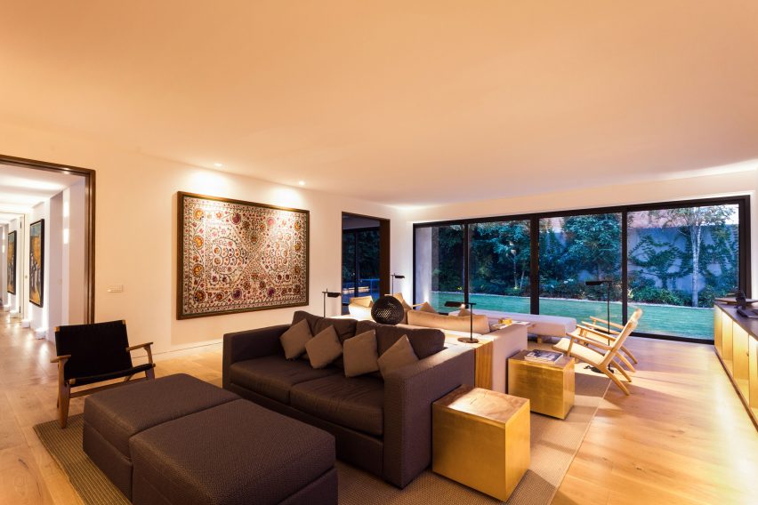 Carpinos House by Andres Stebelski