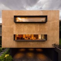 Andres Stebelski elevates clay-covered house above parking spot near Mexico City woods