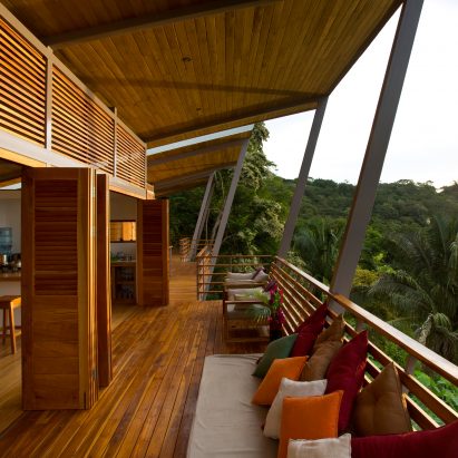 Casa Flotanta by Benjamin Garcia Saxe Architecture