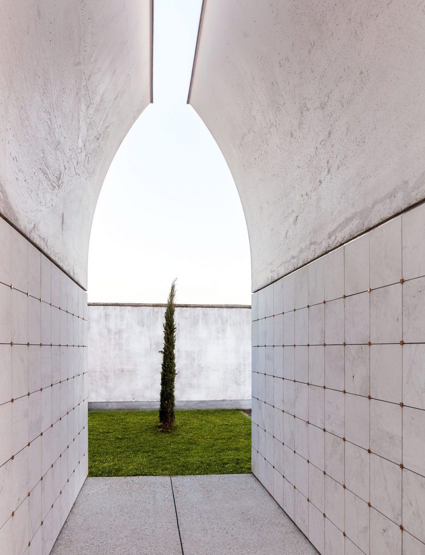 Cemetery in Dalmine by CN10 Architetti