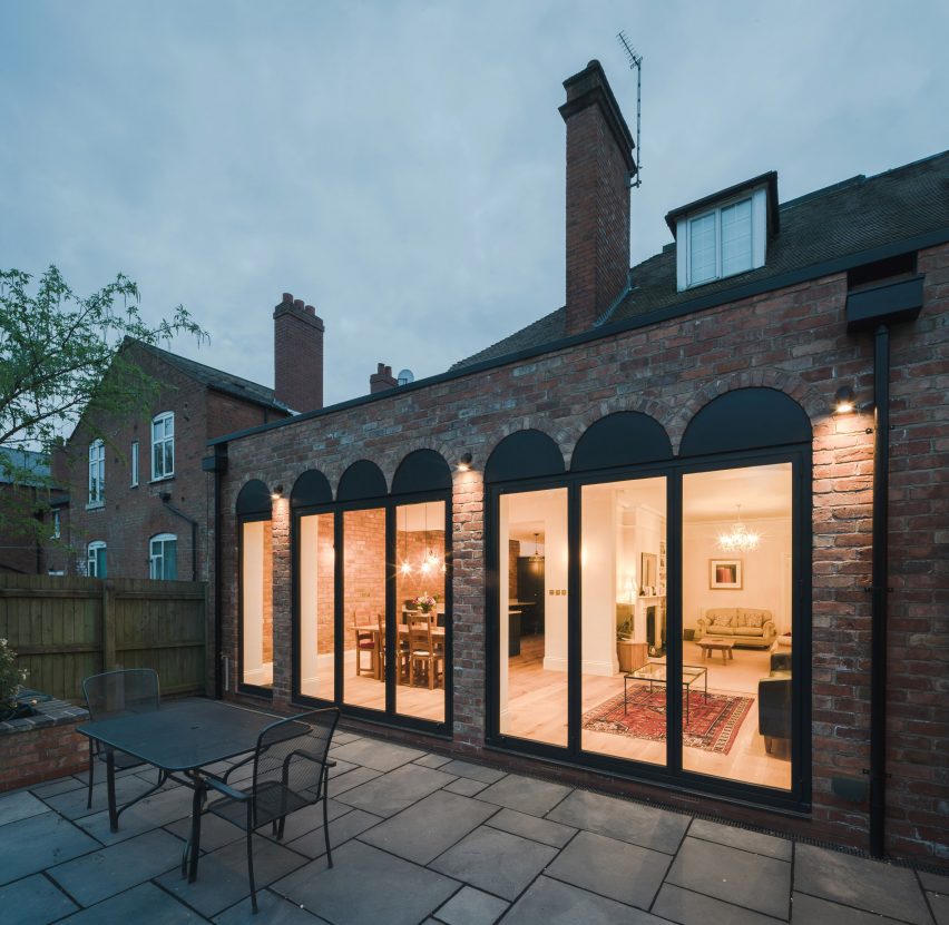 Choir Singer's House by Intervention Architecture