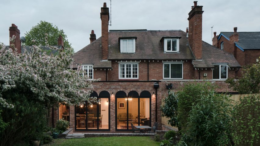 Choir Singer's House by Intervention Architecture