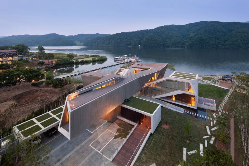 Guesthouse Rivendell by IDMM Architects