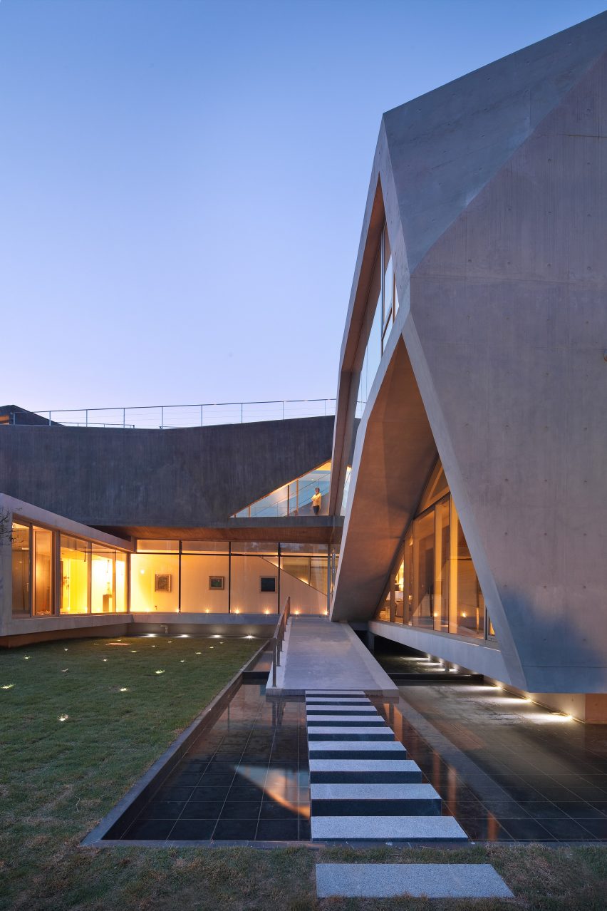 Guesthouse Rivendell by IDMM Architects