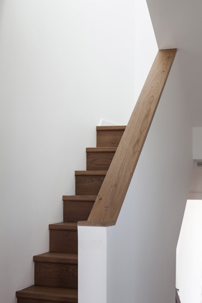 London house extension by Mulroy Architects, with furnishings by Manea Kella