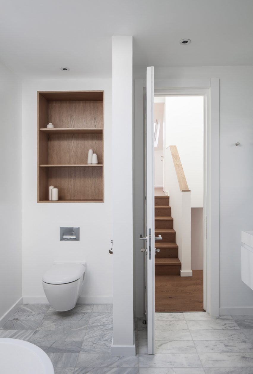 London house extension by Mulroy Architects, with furnishings by Manea Kella