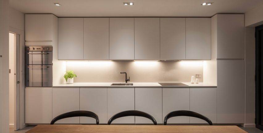 London house extension by Mulroy Architects, with furnishings by Manea Kella