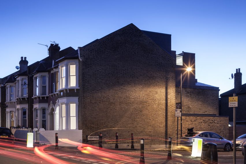 London house extension by Mulroy Architects, with furnishings by Manea Kella