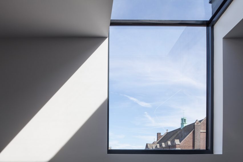 London house extension by Mulroy Architects, with furnishings by Manea Kella