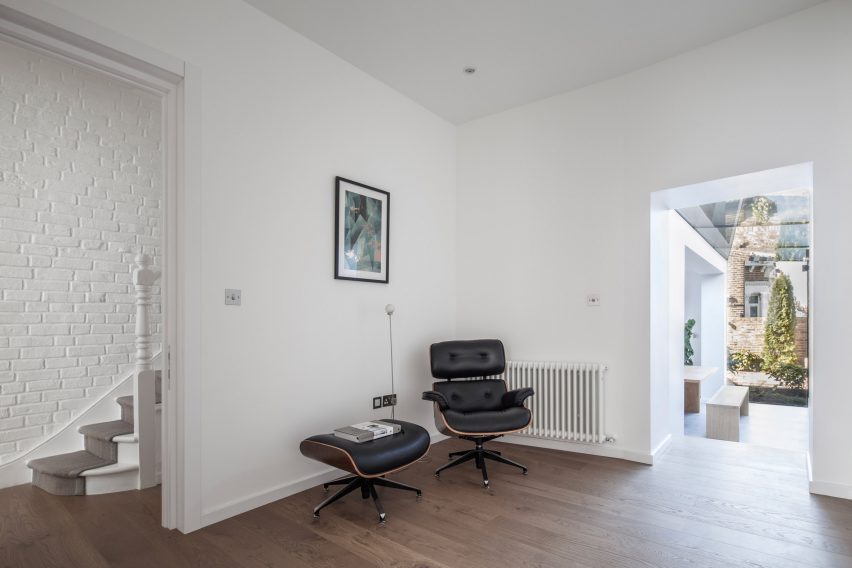 London house extension by Mulroy Architects, with furnishings by Manea Kella