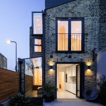 London house extension by Mulroy Architects, with furnishings by Manea Kella