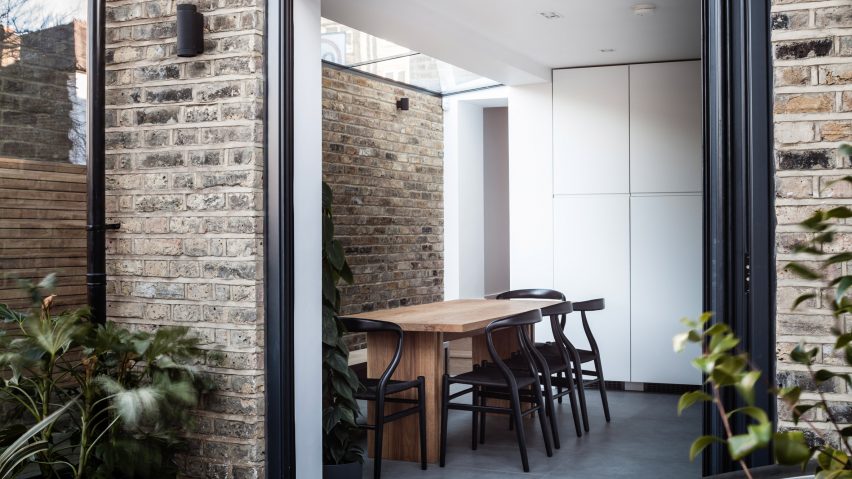 London house extension by Mulroy Architects, with furnishings by Manea Kella