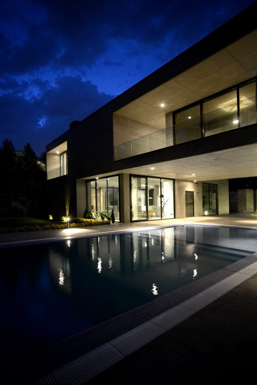 House in Iran by Kamran Heirati