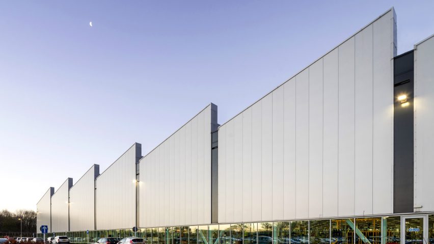 Jaguar Land Rover Engine Manufacturing Centre by Arup Associates