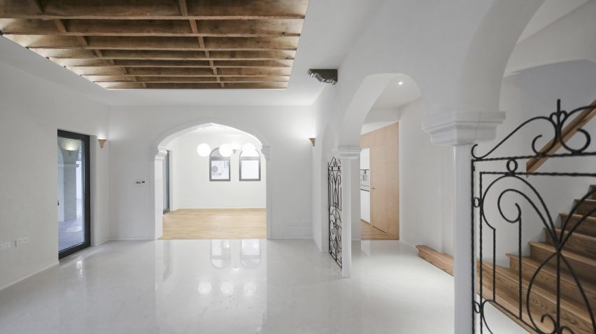 Ladislav Hudec Shanghai villa renovation by Atelier XÜK