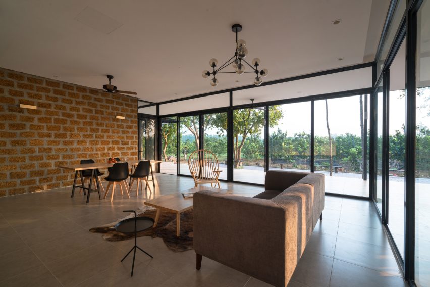 Mian Farm Cottage by Idee Architects