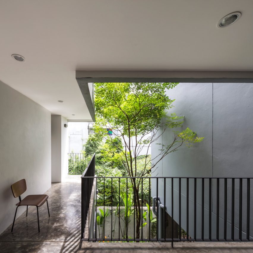 Multi-place house by EKAR Architects