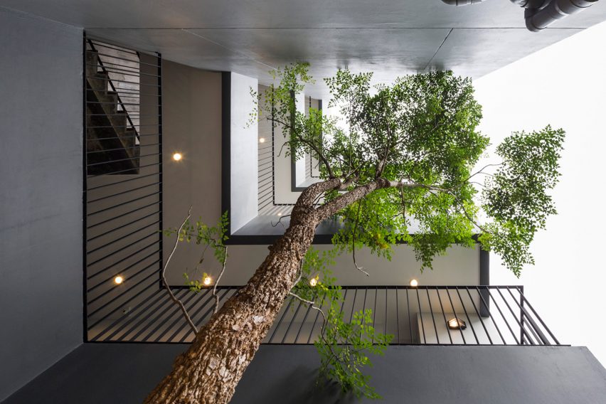 Multi-place house by EKAR Architects