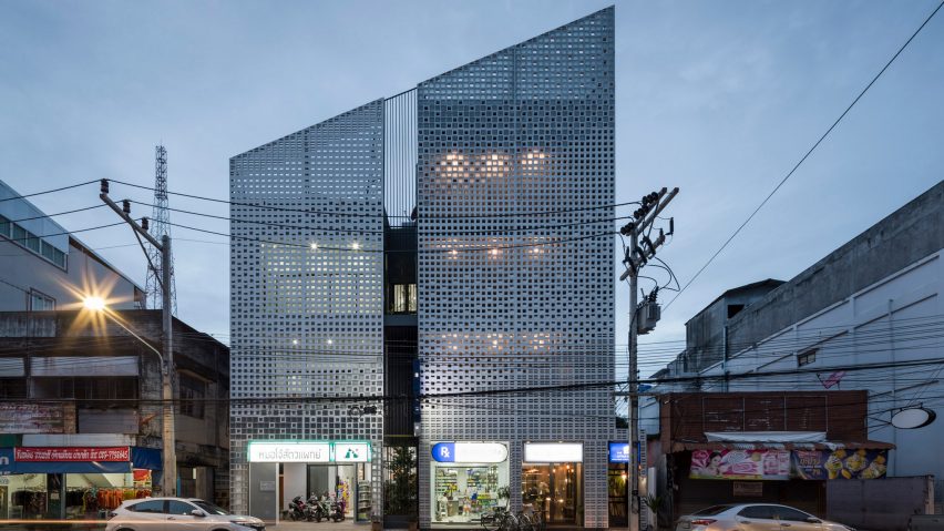 Multi-place house by EKAR Architects