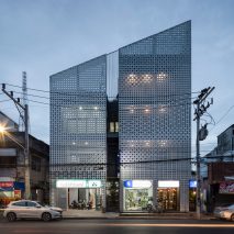 Multi-place house by EKAR Architects