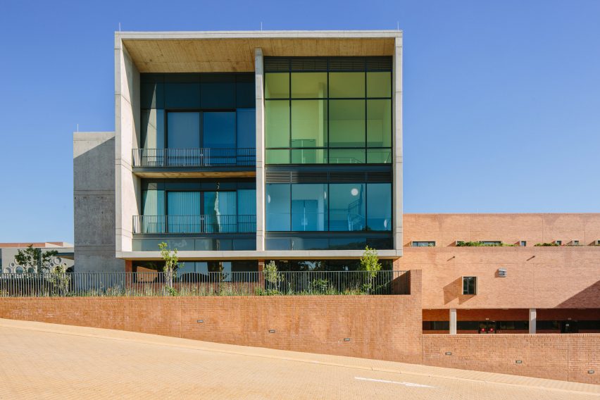 Nelson Mandela Children's Hospital by Sheppard Robson and John Cooper Architecture