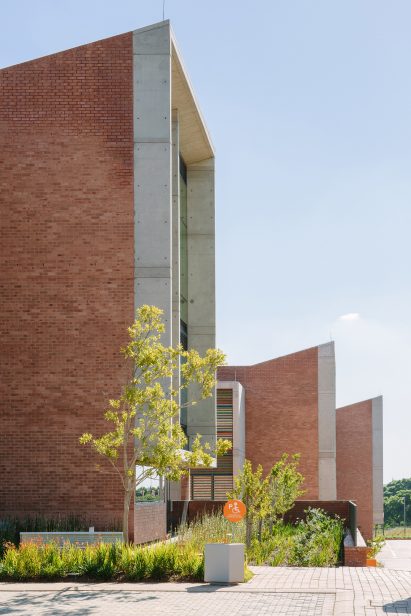 Nelson Mandela Children's Hospital by Sheppard Robson and John Cooper Architecture