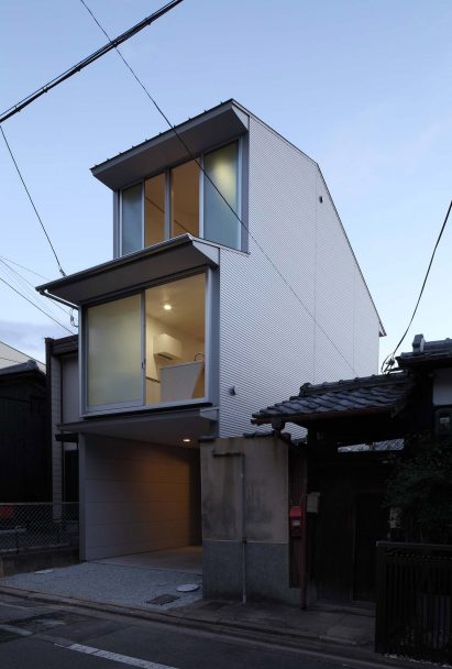 New Kyoto Townhouse 2 by Alphaville Architects