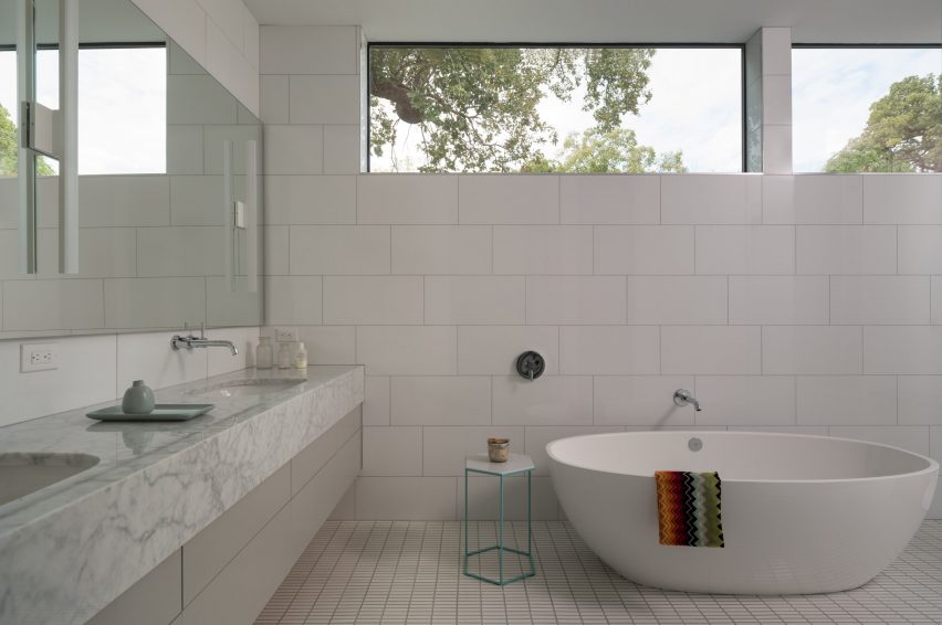 Palma Plaza Spec residence by Dick Clarke + Associates